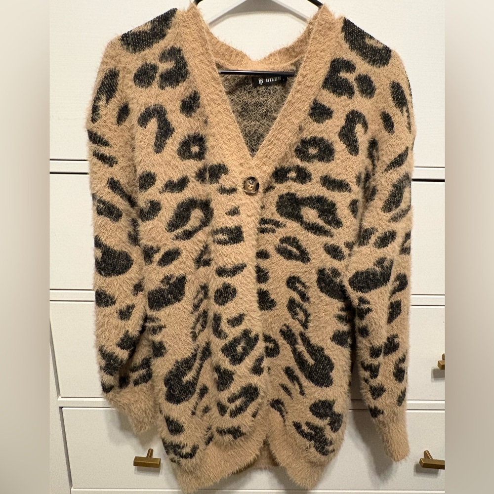 Women's Cheetah Leopard Print V-Neck Button Down Cardigan Sweater